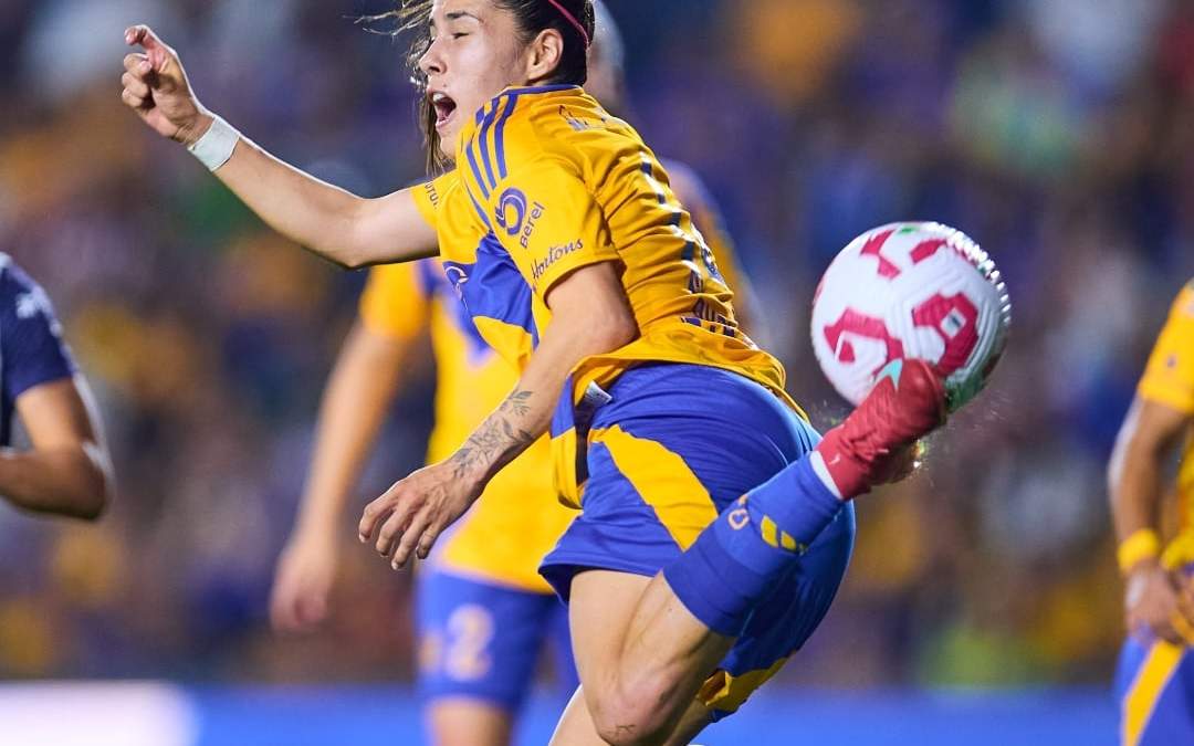 Lizbeth Ovalle anota espectacular gol acrobático para Tigres en la Liga MX Femenil
