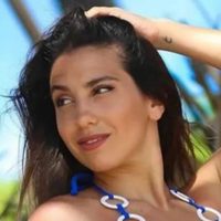 Desde Punta del Este, Cinthia Fernández sorprendió con su microbikini y un audaz vestido playero
