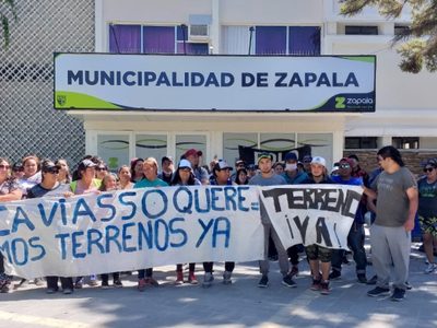 Acampe frente a la municipalidad de Zapala: reclaman terrenos para familias sin techo