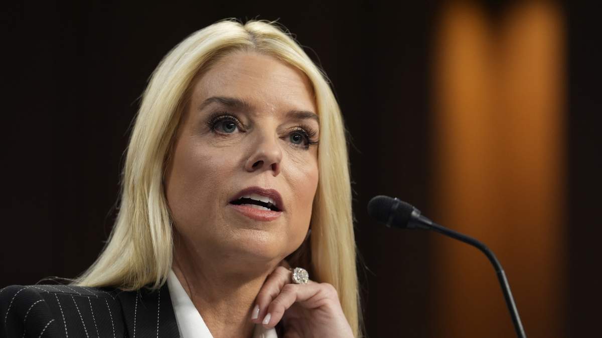 La fiscal Pam Bondi