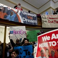Marchan en Washington contra Trump por políticas migratorias