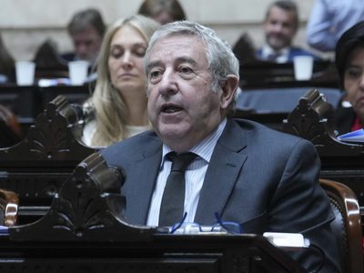 El incómodo lugar en el que quedó Cobos dentro de CM