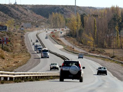 Otro violento choque en Centenario: una joven resultó herida