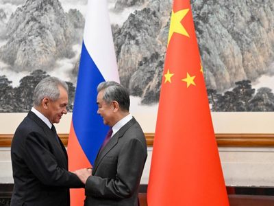 China reivindica a Rusia como "socio estratégico" para una nueva era