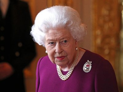 La Reina Isabel II mantiene expectantes a los habitantes del Reino Unido. ¿Renuncia o contagio?