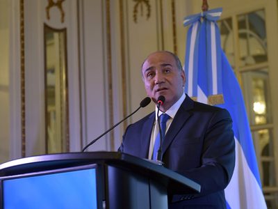 Juan Manzur: “Nosotros nos seguimos manejando por la cotización oficial"