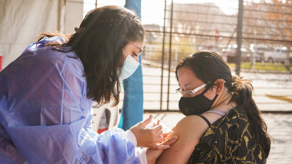 Vacunación contra el coronavirus. Fuente: (Twitter)