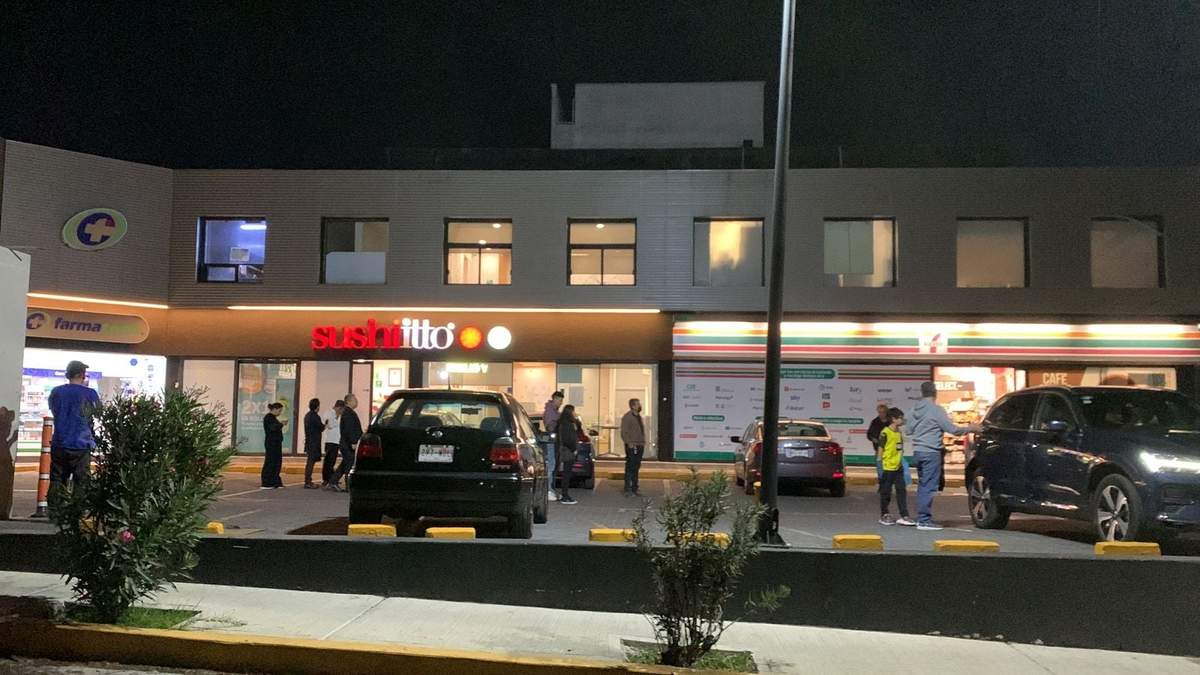 Desalojo de negocios por la alerta sísmica