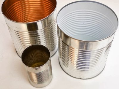 Con una tapa de lata y esta increíble idea, hacé los atrapasoles colgantes más lindos para realzar tu patio o terraza
