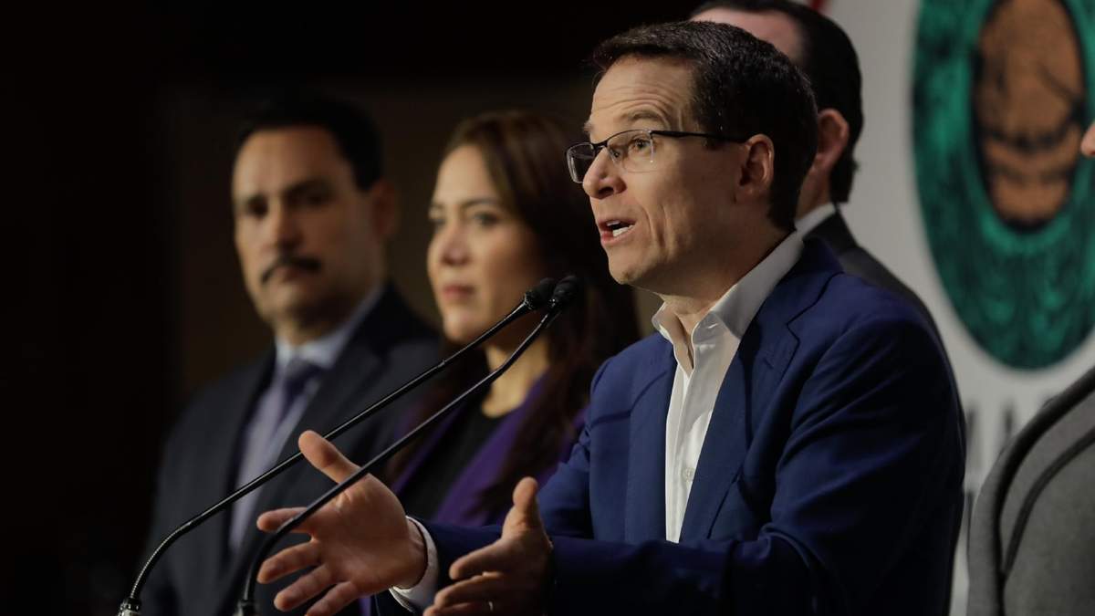 Ricardo Anaya en la conferencia de los legisladores del PAN