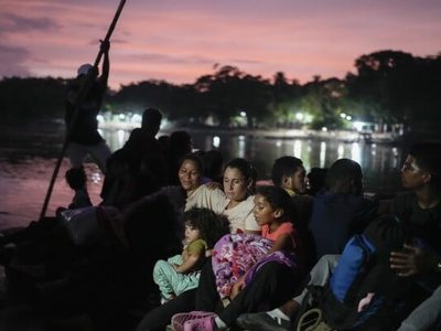 El flujo de migrantes por la frontera sur de México ya está controlado, pero por los cárteles