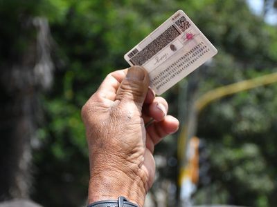 Mexicanos en el extranjero podrán votar por internet en elecciones de 2021
