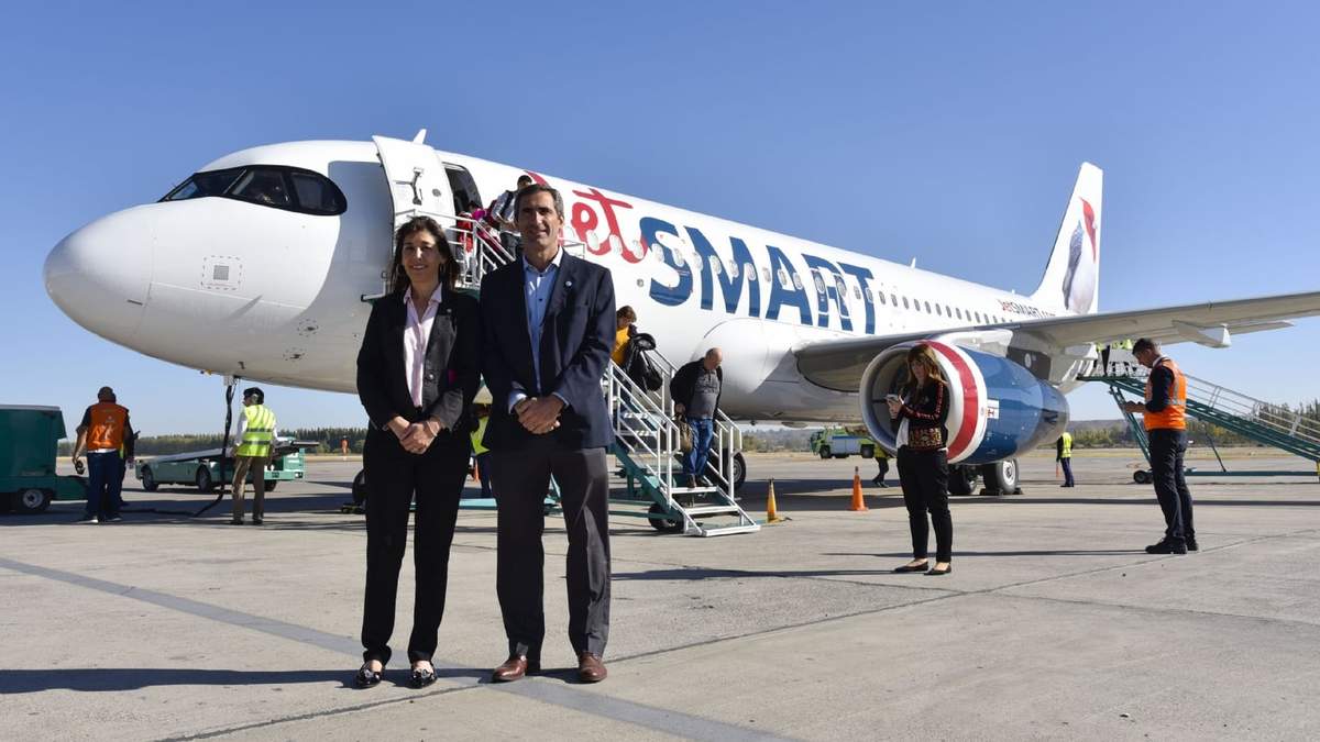 La aerolínea JetSmart continuará operando en Neuquén. Fuente: (Twitter)