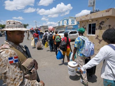 Presidente de Dominicana defiende su decisión de cerrar las fronteras con Haití