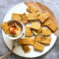 Crackers de queso: comenzá la semana con esta receta, perfecta para untar con queso crema y acompañar con mates