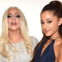 Las "mejores amigas": Lady Gaga y Ariana Grande en el papel de "chicas del clima"