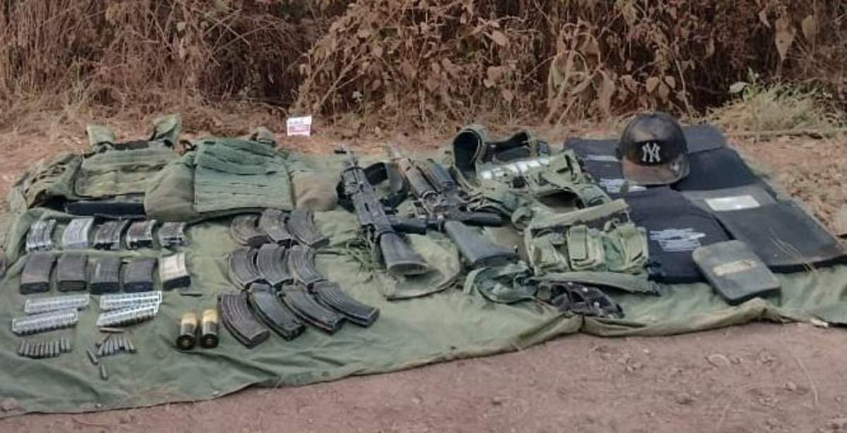 Armas y cargadores decomisados