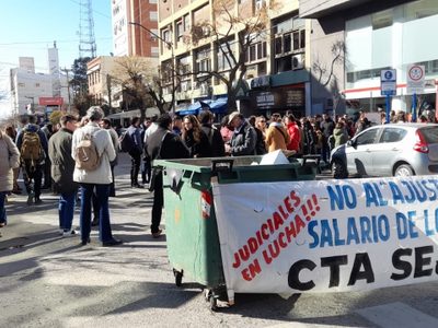 Judiciales protestaron en el TSJ donde llevaron una serie de reclamos