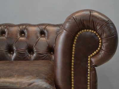En pocos pasos, el truco infalible para eliminar las manchas amarillas de tus sillones de cuero