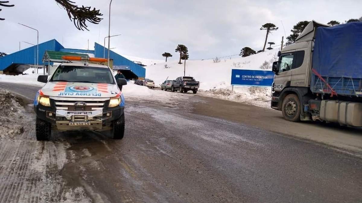 Camino al paso fronterizo Pino Hachado. Fuente: (Twitter)