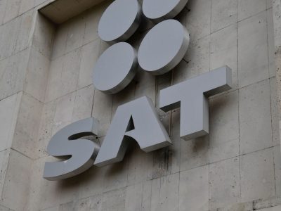 Contratos millonarios, domicilios vacíos
