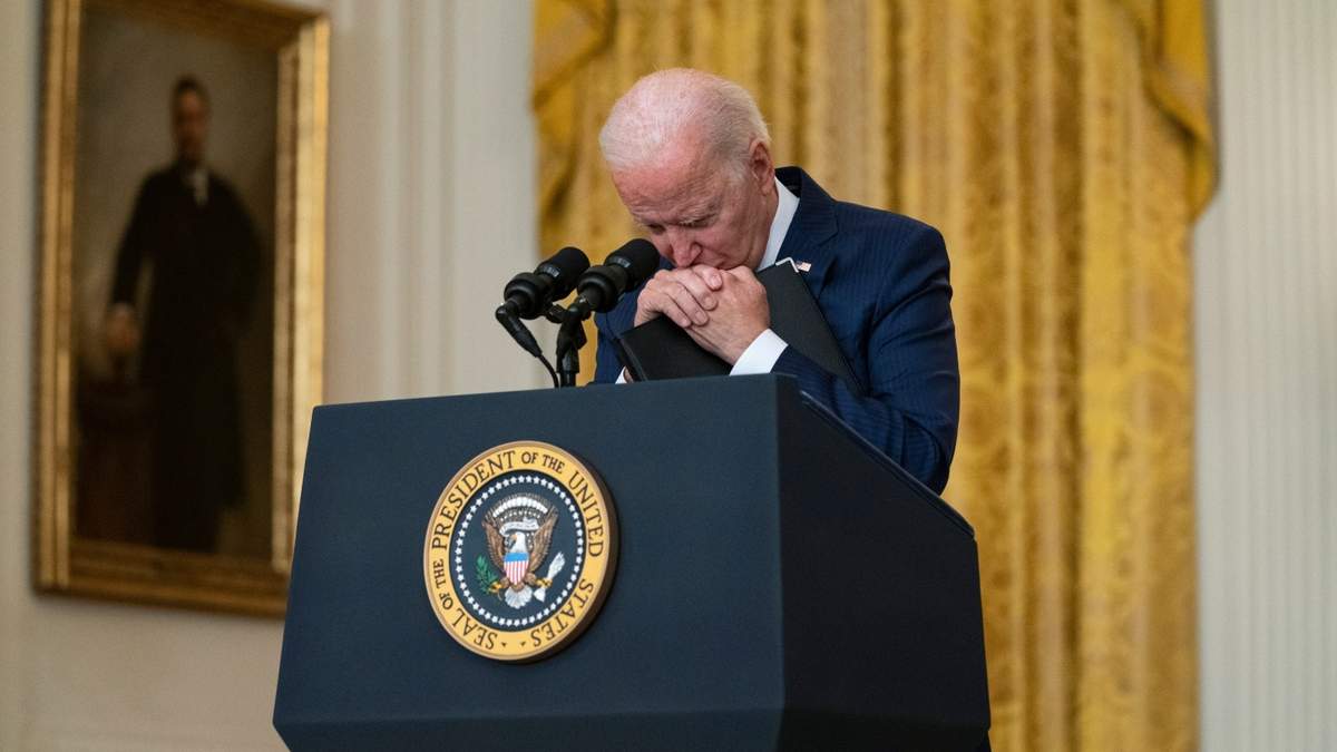Joe Biden guardó un minuto de silencio por los soldados asesinados en Kabul