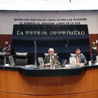 Senadoras se suman al "día sin mujeres" y se pospone la sesión