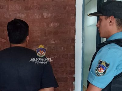 Un sujeto lanzó un arma de fuego cargada al patio de una vivienda en el barrio San Lorenzo