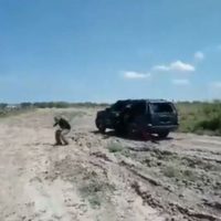 Soldados someten a presuntos pistoleros del Cártel del Golfo (Video)