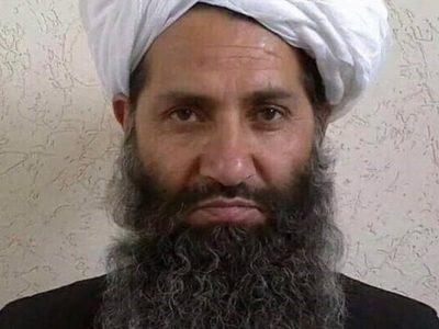 Líder de los talibán realiza su primera aparición pública durante un seminario en Kandahar