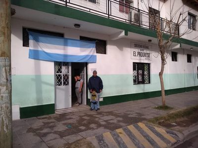 Denuncian falta de atención médica y accidentes viales en el barrio El Progreso
