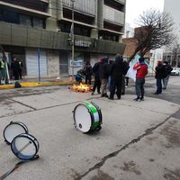 Trabajadores de Recursos Hídricos de Plottier se movilizaron hasta Economía, en Neuquén capital