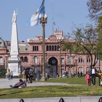 Muere una bebé desamparada de tres meses a las puertas de la sede del Gobierno argentino