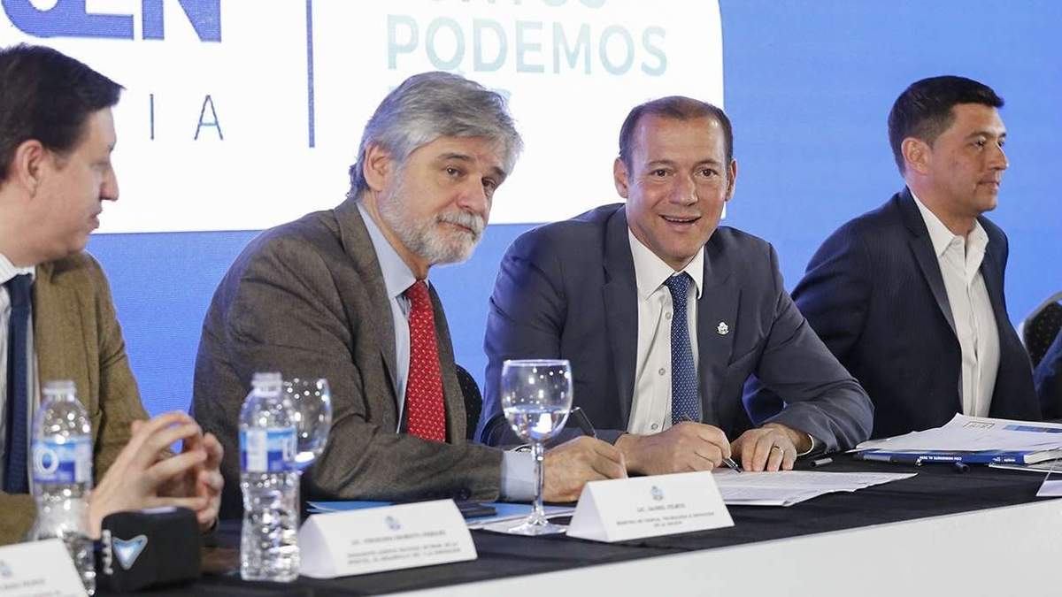 El gobernador Omar Gutiérrez y el Ministro de Ciencia, Tecnología e Innovación de la Nación Daniel Filmus. Fuente: (Neuquén Informa)