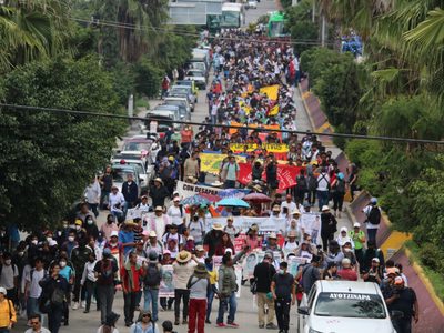 A 10 años de la desaparición, madres y padres de normalistas de Ayotzinapa inician jornada de lucha