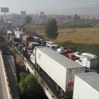 Protestas por gasolinazo ahogan autopistas