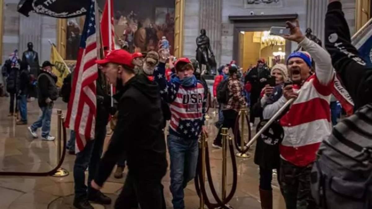 Partidarios de Donald Trump durante al asalto al Capitolio el pasado 6 de enero