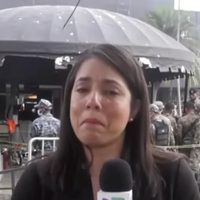 Reportera llora al cubrir tragedia de discoteca Jet Set; sus seres queridos fallecieron ahí (Video)