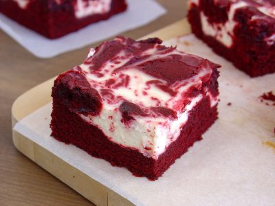 Brownies red velvet cheesecake: una combinación única de sabores en una receta fácil y que vas a amar