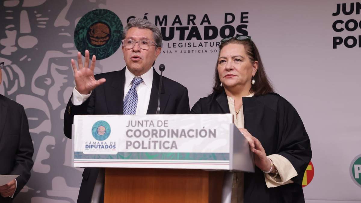 Ricardo Monreal y Guadalupe Taddei en conferencia de prensa