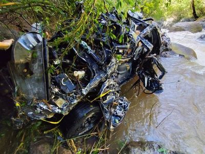 Cuatro policías de Tepetlán fueron arrastrados por una corriente de agua; hallaron muerto a uno