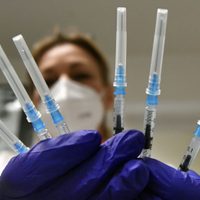 El Gobierno analiza incorporar la aplicación de una tercera dosis de la vacuna contra el coronavirus