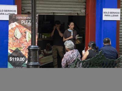 Amplían horario y aforo a comercios con semáforo naranja "hacia amarillo" en la CDMX