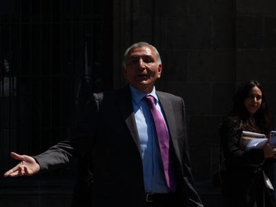 Adán Augusto López no renunciará; pide a AMLO que lo releve el viernes