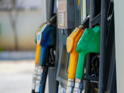 Respiro en el surtidor: el Gobierno volvió a congelar la suba de combustibles