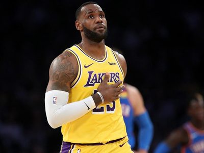 La extraña postura de Lebron James por el coronavirus