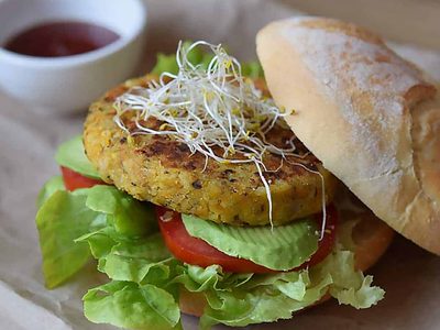 Cómo hacer hamburguesas caseras de mijo, una receta fácil, riquísima y muy saludable