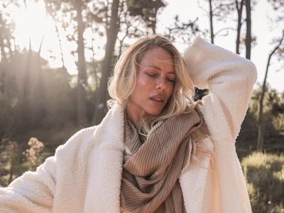 Elevá un outfit con piezas clave: Nicole Neumann redefine el street style con un look urbano lleno de texturas