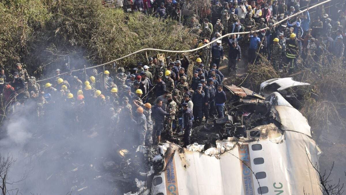 Escena de un avión de pasajeros accidentado en Pokhara, Nepal