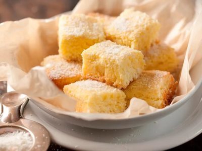 Brownies de coco: la receta con pocos ingredientes perfecta para una tarde fría y matera